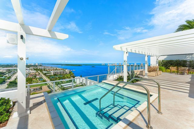 220 Lake Shore Drive 1209, Lake Park, FL 33403