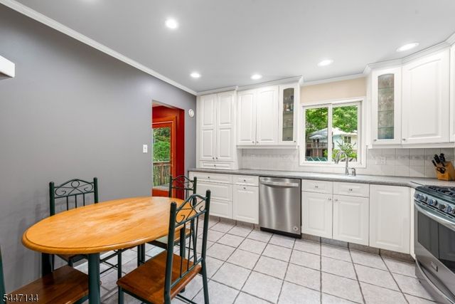 211 Park Ave, Emerson Boro, NJ 07630
