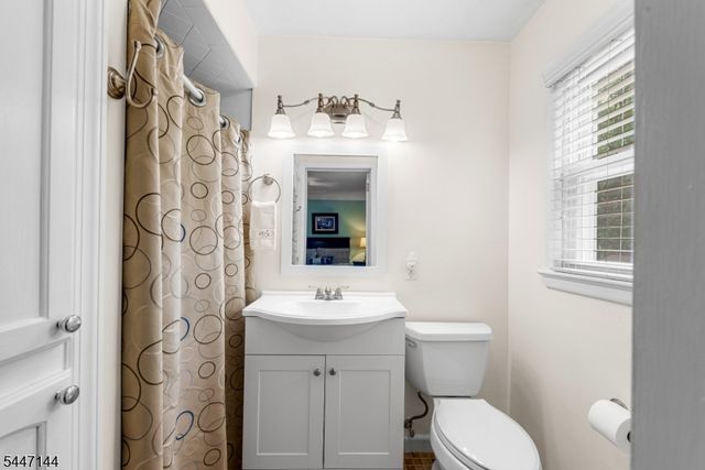 211 Park Ave, Emerson Boro, NJ 07630