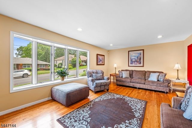 211 Park Ave, Emerson Boro, NJ 07630
