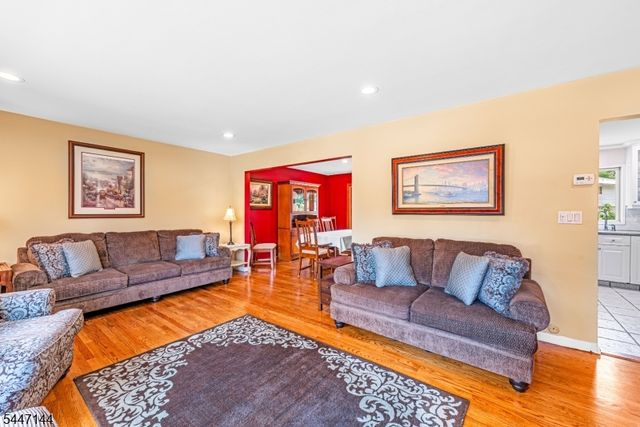 211 Park Ave, Emerson Boro, NJ 07630