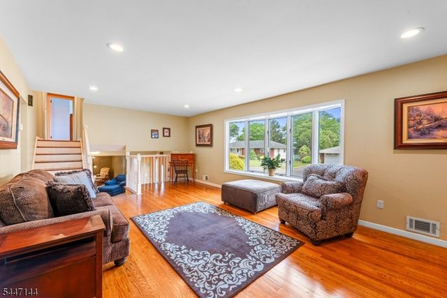 211 Park Ave, Emerson Boro, NJ 07630