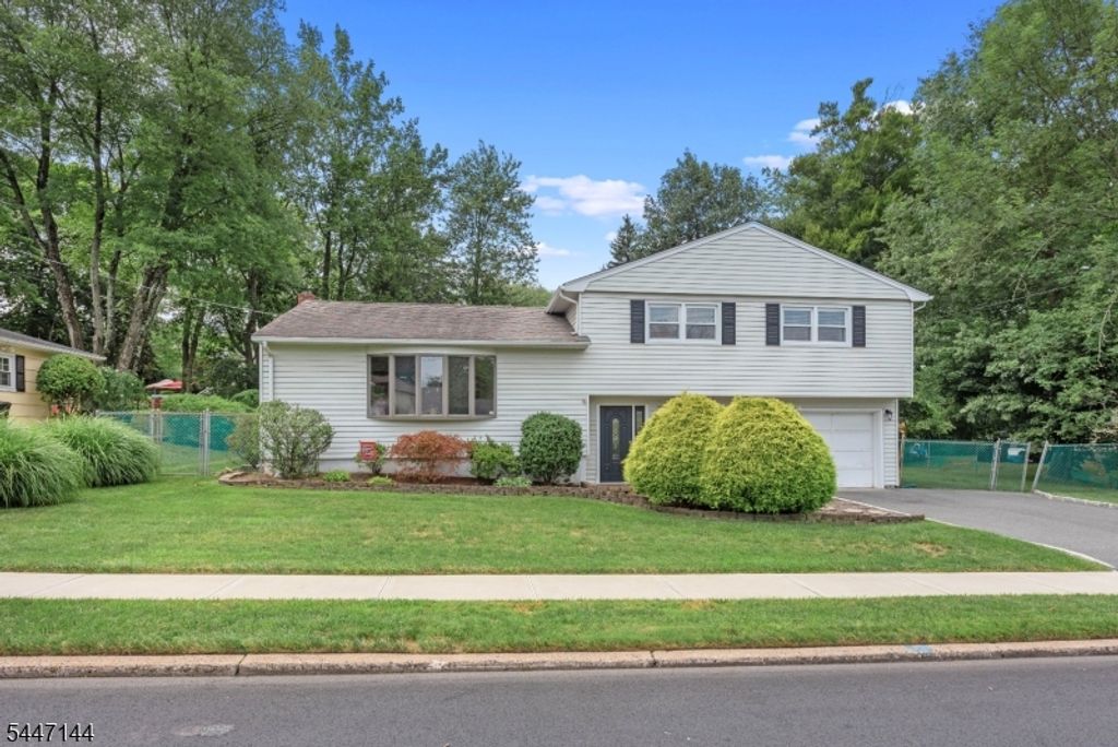 211 Park Ave, Emerson Boro, NJ 07630