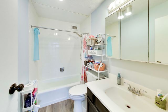 2015 S FINLEY Road 310, Lombard, IL 60148