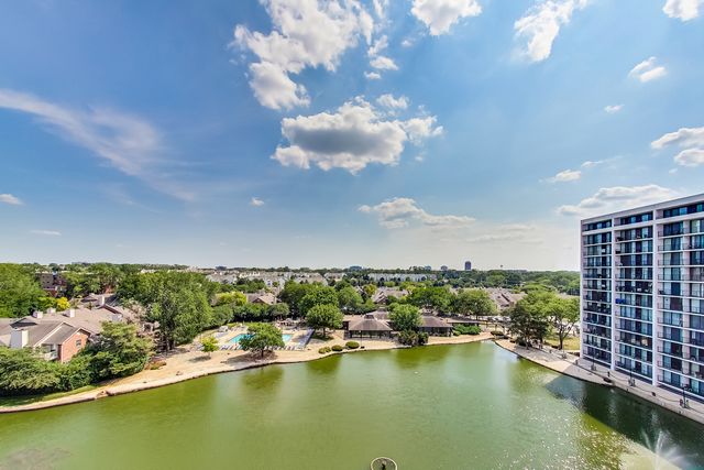 2015 S FINLEY Road 310, Lombard, IL 60148