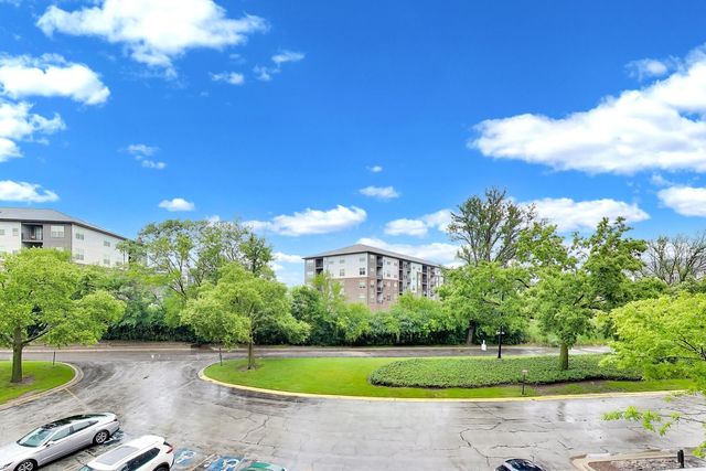 2015 S FINLEY Road 310, Lombard, IL 60148