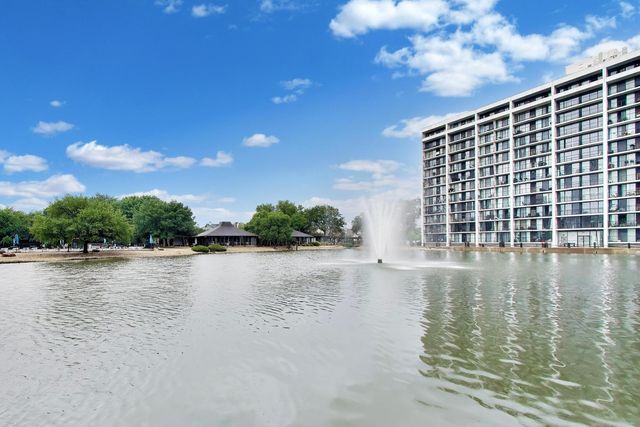 2015 S FINLEY Road 310, Lombard, IL 60148