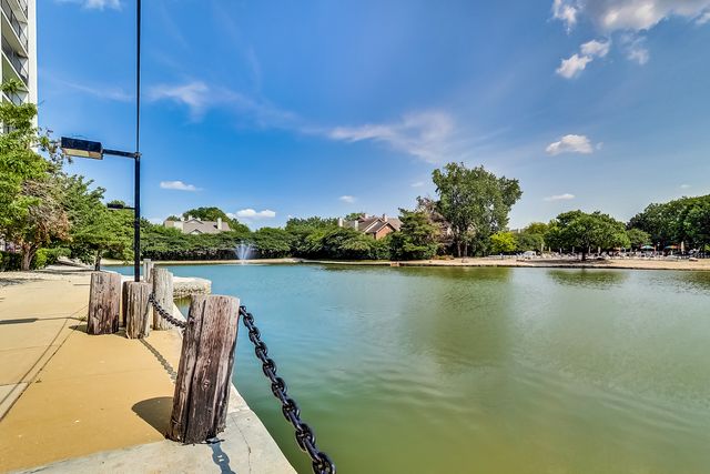 2015 S FINLEY Road 310, Lombard, IL 60148
