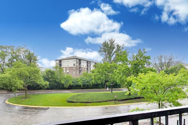 2015 S FINLEY Road 310, Lombard, IL 60148