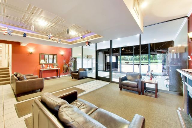 2015 S FINLEY Road 310, Lombard, IL 60148