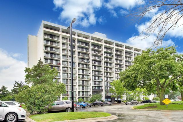 2015 S FINLEY Road 310, Lombard, IL 60148