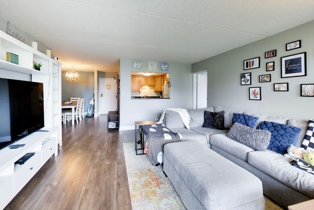 2015 S FINLEY Road 310, Lombard, IL 60148