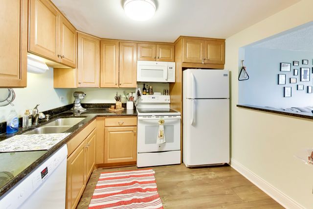 2015 S FINLEY Road 310, Lombard, IL 60148
