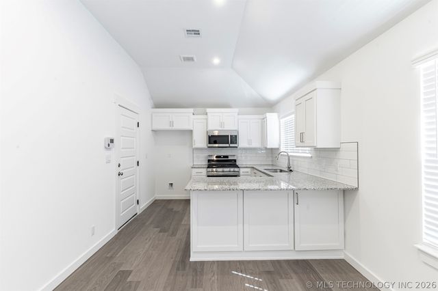 15027 S Poplar Place, Glenpool, OK 74033