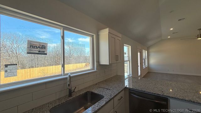 15027 S Poplar Place, Glenpool, OK 74033