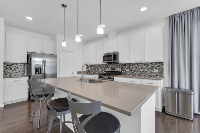 1134 E BAUER Road, Naperville, IL 60563
