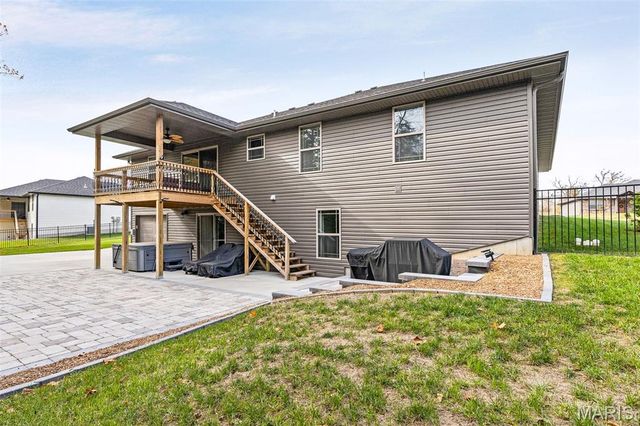 1326 Summerfield Drive, Jefferson City, MO 65109