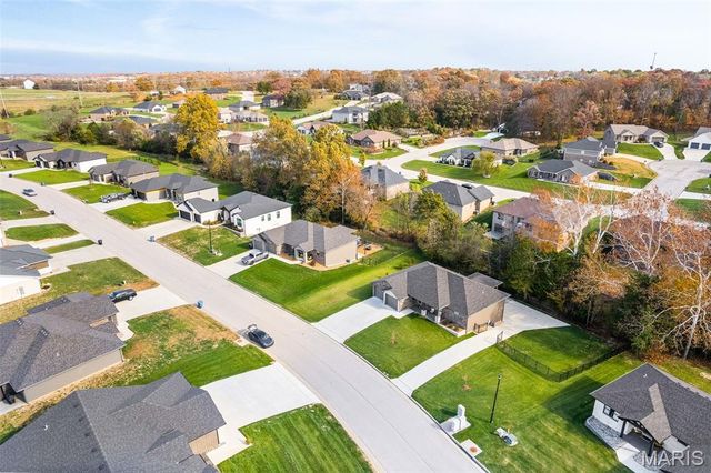 1326 Summerfield Drive, Jefferson City, MO 65109