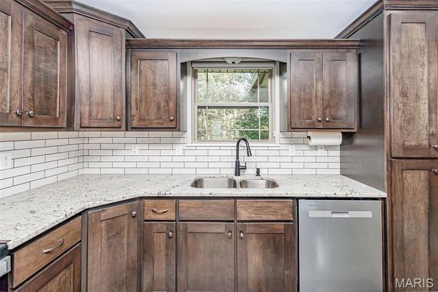 1326 Summerfield Drive, Jefferson City, MO 65109