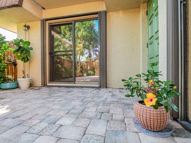 1166 6th Avenue 14c, Vero Beach, FL 32960