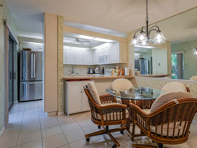 1166 6th Avenue 14c, Vero Beach, FL 32960