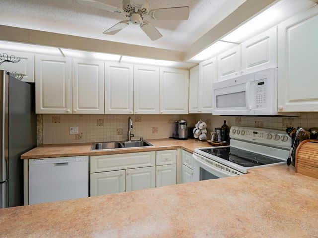 1166 6th Avenue 14c, Vero Beach, FL 32960