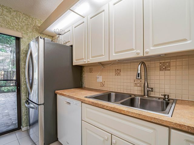 1166 6th Avenue 14c, Vero Beach, FL 32960