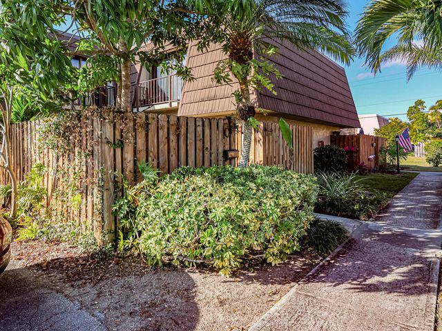 1166 6th Avenue 14c, Vero Beach, FL 32960