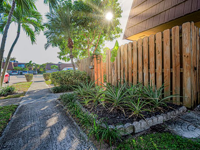 1166 6th Avenue 14c, Vero Beach, FL 32960