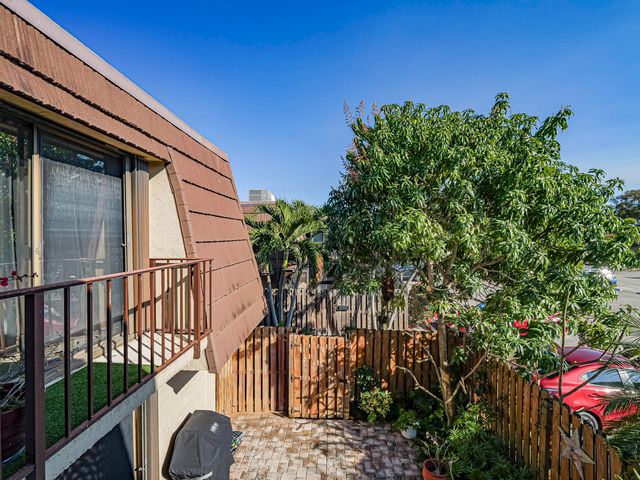 1166 6th Avenue 14c, Vero Beach, FL 32960