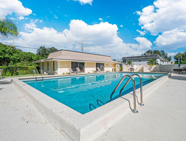 1166 6th Avenue 14c, Vero Beach, FL 32960