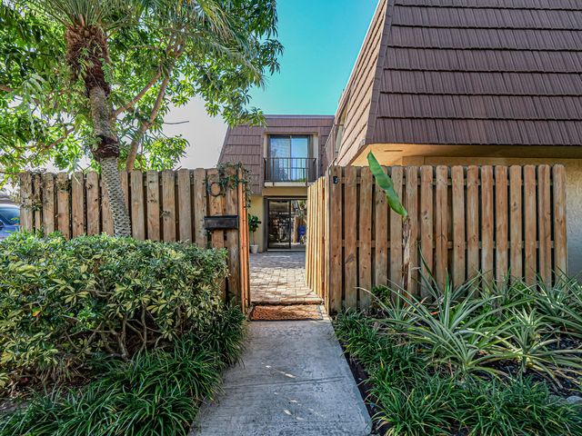 1166 6th Avenue 14c, Vero Beach, FL 32960