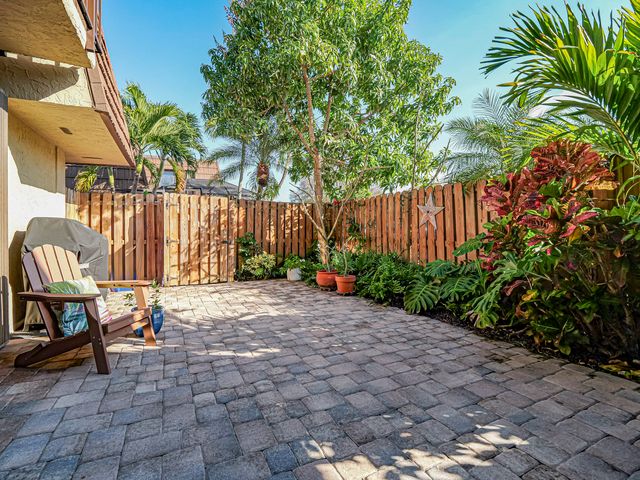 1166 6th Avenue 14c, Vero Beach, FL 32960