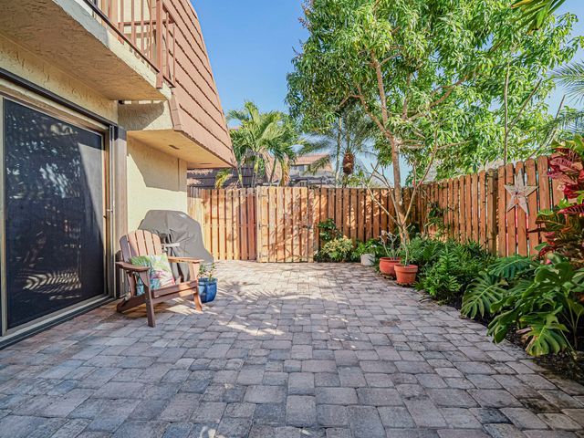 1166 6th Avenue 14c, Vero Beach, FL 32960