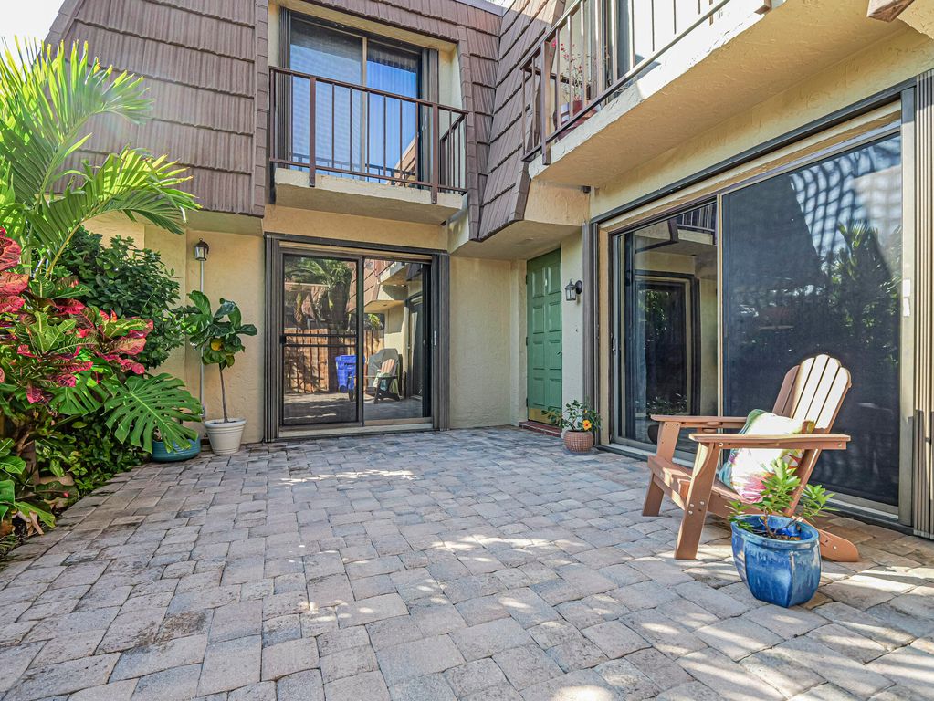 1166 6th Avenue 14c, Vero Beach, FL 32960