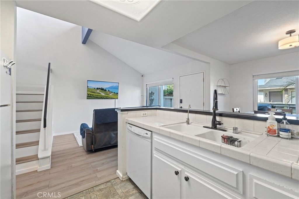 Image 5 of property listing at 1363 N Schooner, Anaheim, CA 92801