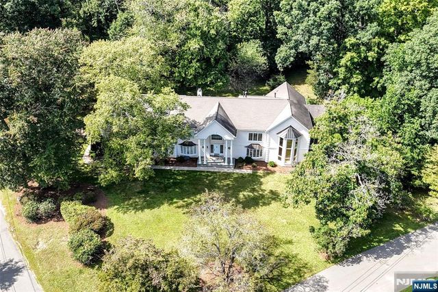 3 Split Rock Road, Upper Saddle River, NJ 07458