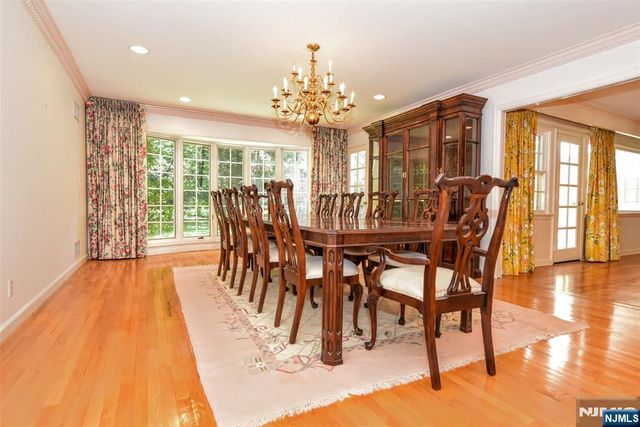 3 Split Rock Road, Upper Saddle River, NJ 07458