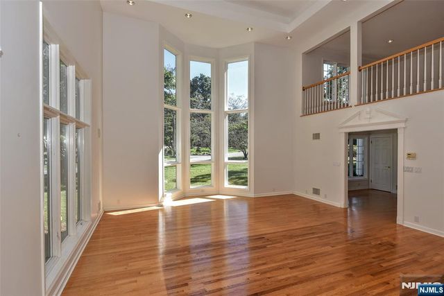 3 Split Rock Road, Upper Saddle River, NJ 07458