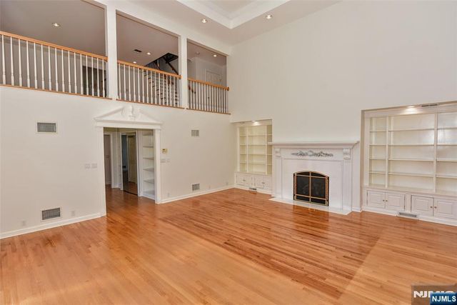 3 Split Rock Road, Upper Saddle River, NJ 07458