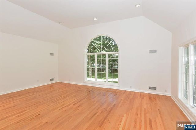 3 Split Rock Road, Upper Saddle River, NJ 07458