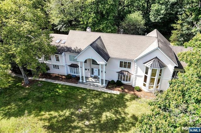 3 Split Rock Road, Upper Saddle River, NJ 07458