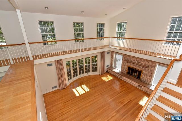 3 Split Rock Road, Upper Saddle River, NJ 07458
