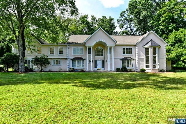 3 Split Rock Road, Upper Saddle River, NJ 07458