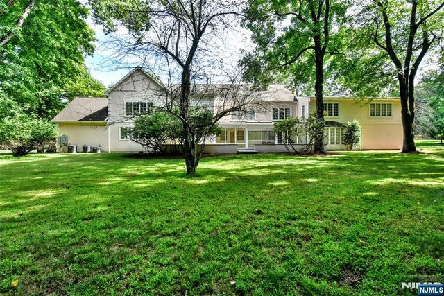 3 Split Rock Road, Upper Saddle River, NJ 07458
