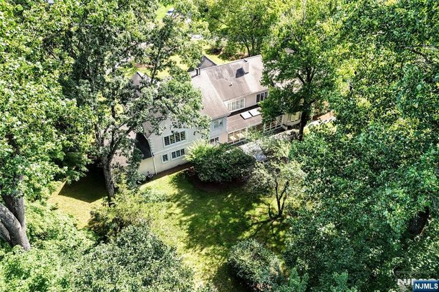3 Split Rock Road, Upper Saddle River, NJ 07458
