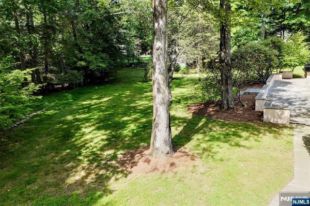 3 Split Rock Road, Upper Saddle River, NJ 07458