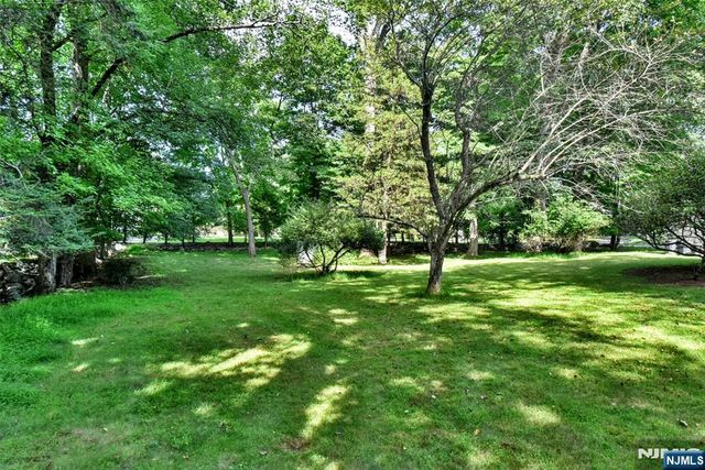 3 Split Rock Road, Upper Saddle River, NJ 07458