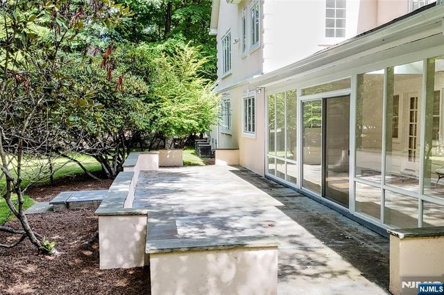 3 Split Rock Road, Upper Saddle River, NJ 07458