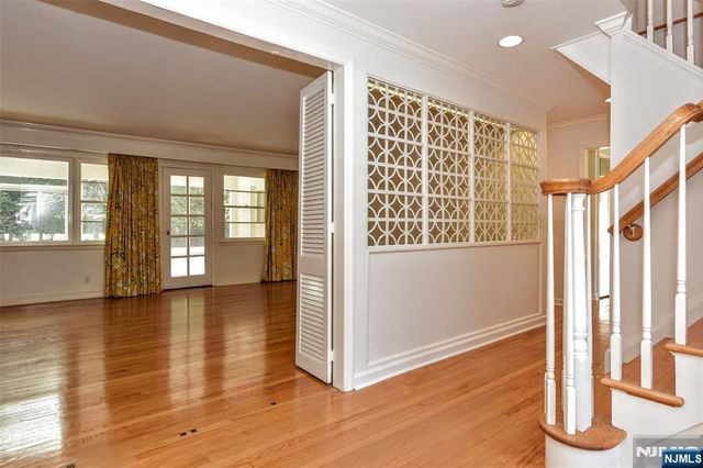3 Split Rock Road, Upper Saddle River, NJ 07458